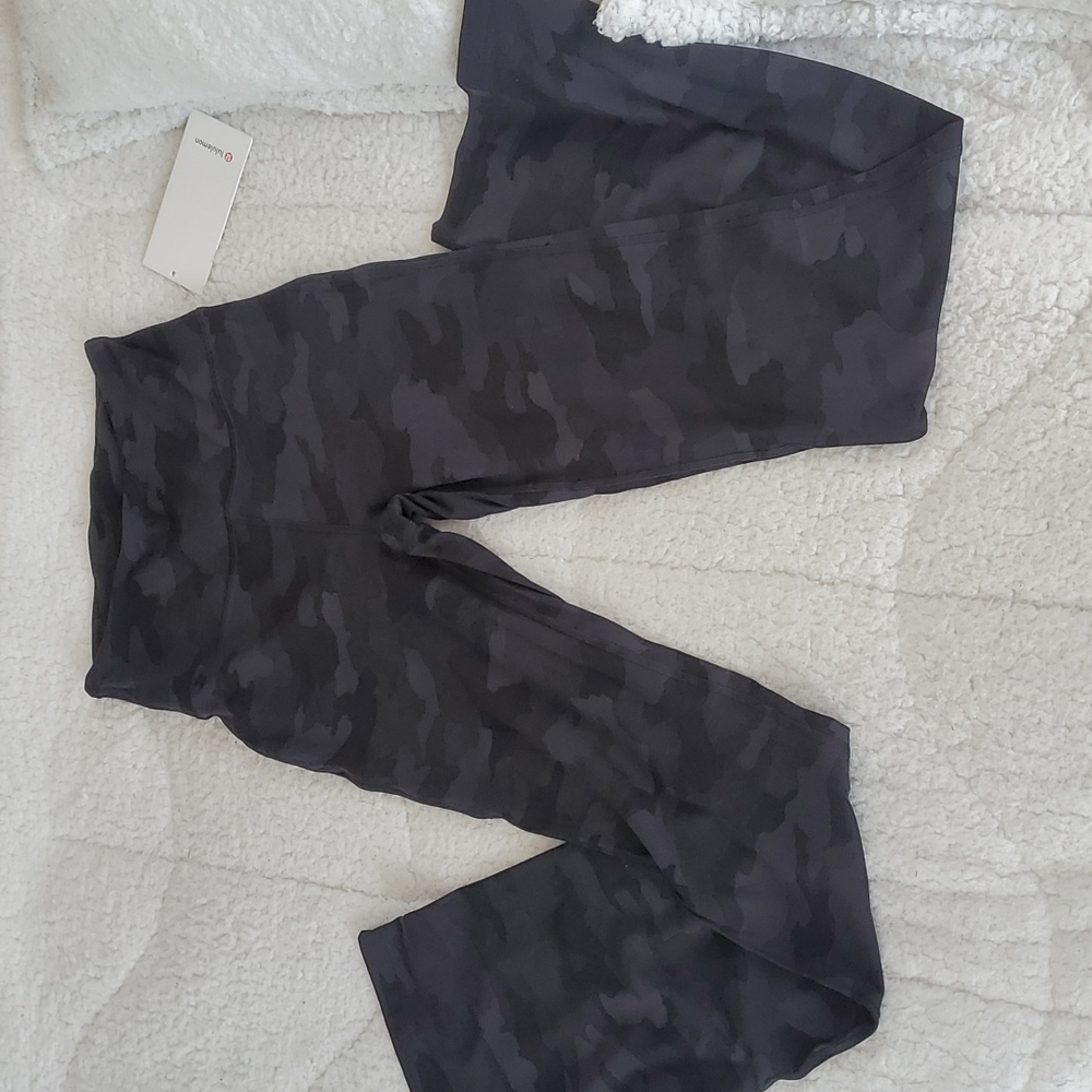 Lulu Groove Super-High-Rise Flared Pant Nulu Heritage 365 Camo Deep Coal Multi - Picture 9 of 17
